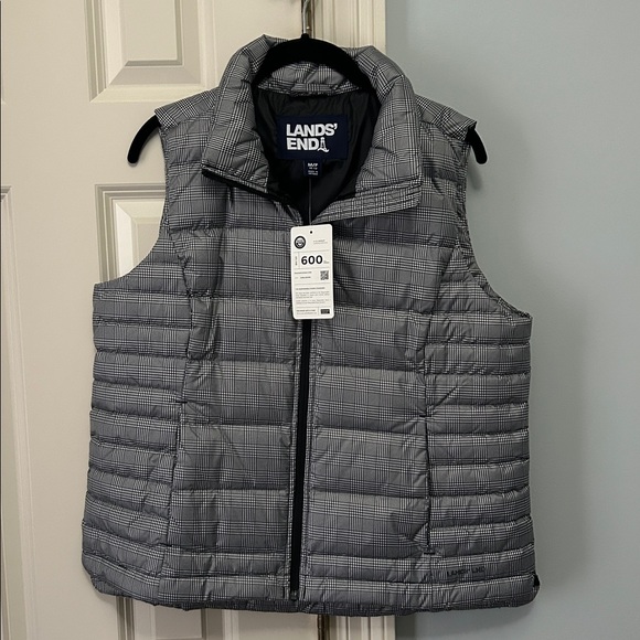 Lands' End Jackets & Blazers - NWT Lands End Black and White Houndstooth Down Puffer Vest Medium Petite